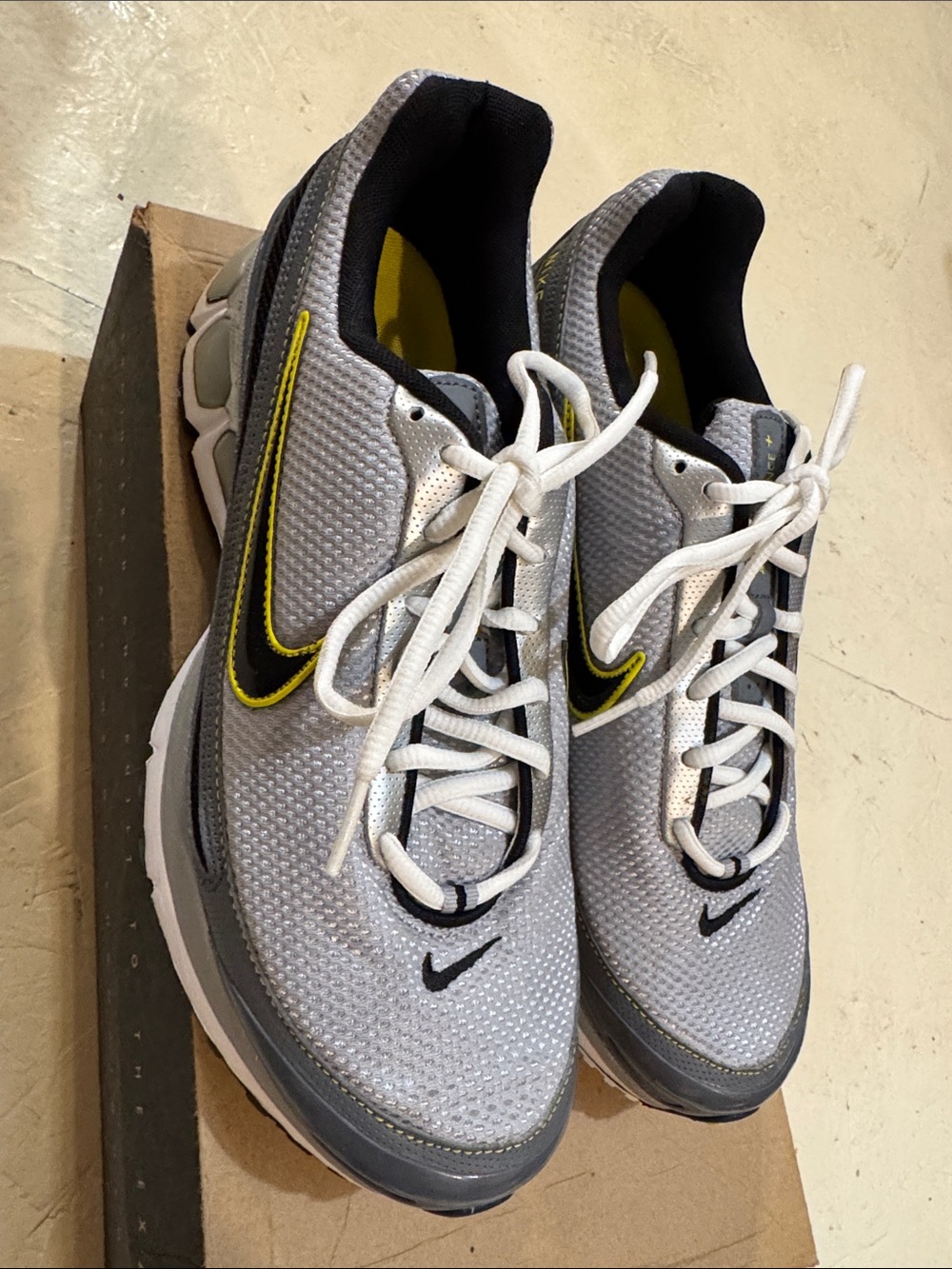 Nike Men’s Gray and Yellow Athletic Running Shoes New Nike Air runners Size 10.5